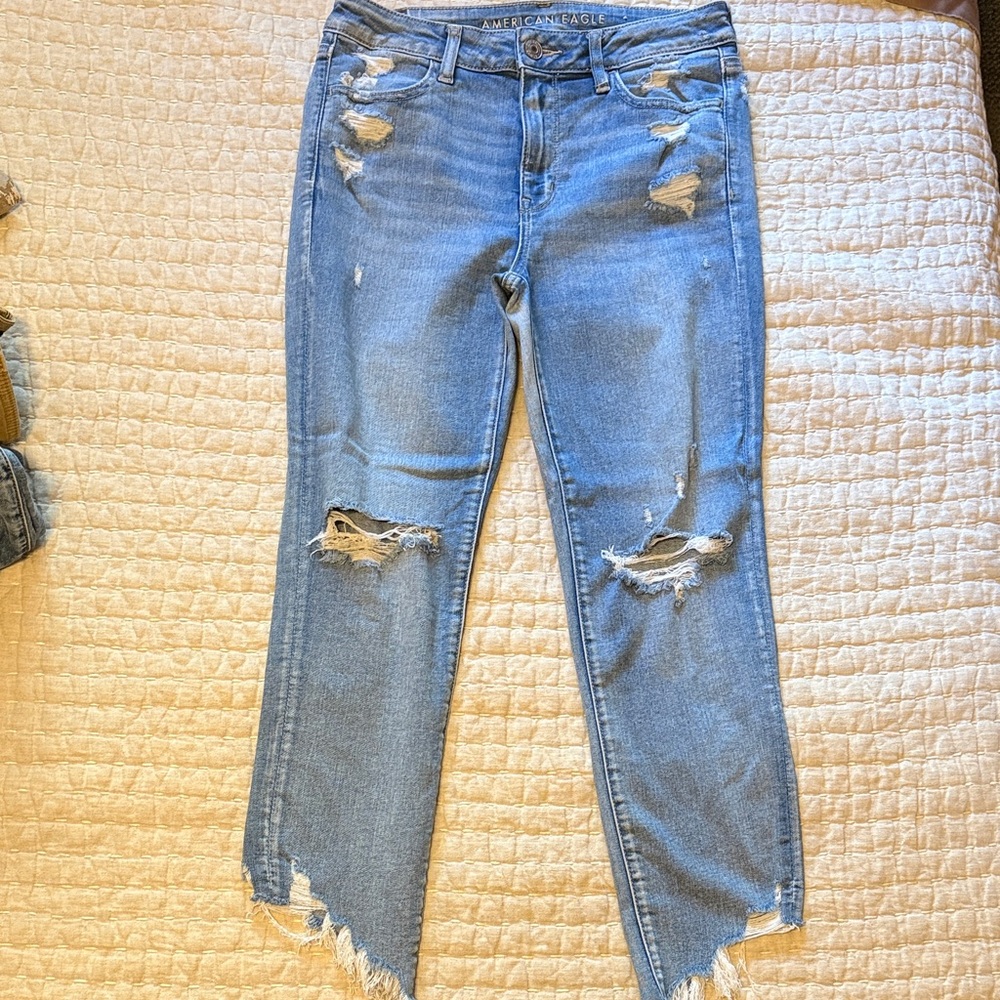 American Eagle Outfitters Light Blue Distressed Crop Jeans